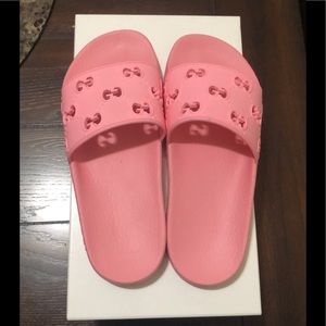 GG Logo Pursuit Slide